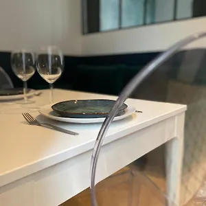 https://la-suite-dandy-beau-t2-terrasse-parking-gratuit-climatisation.midi-pyreneeshotels.com